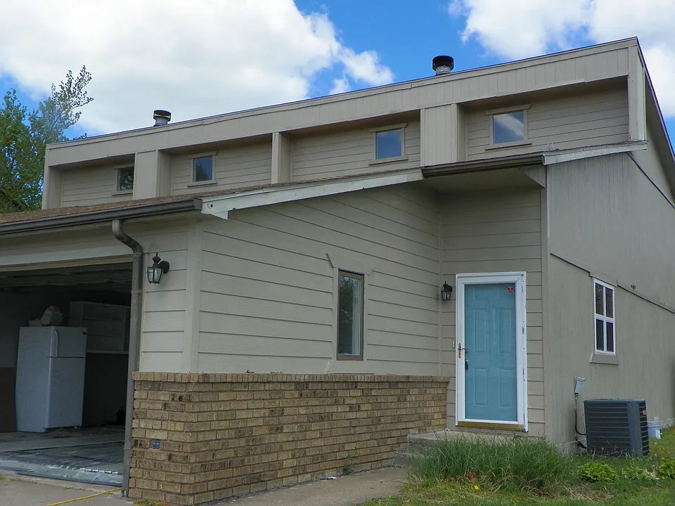 3521 E Laurel St #1