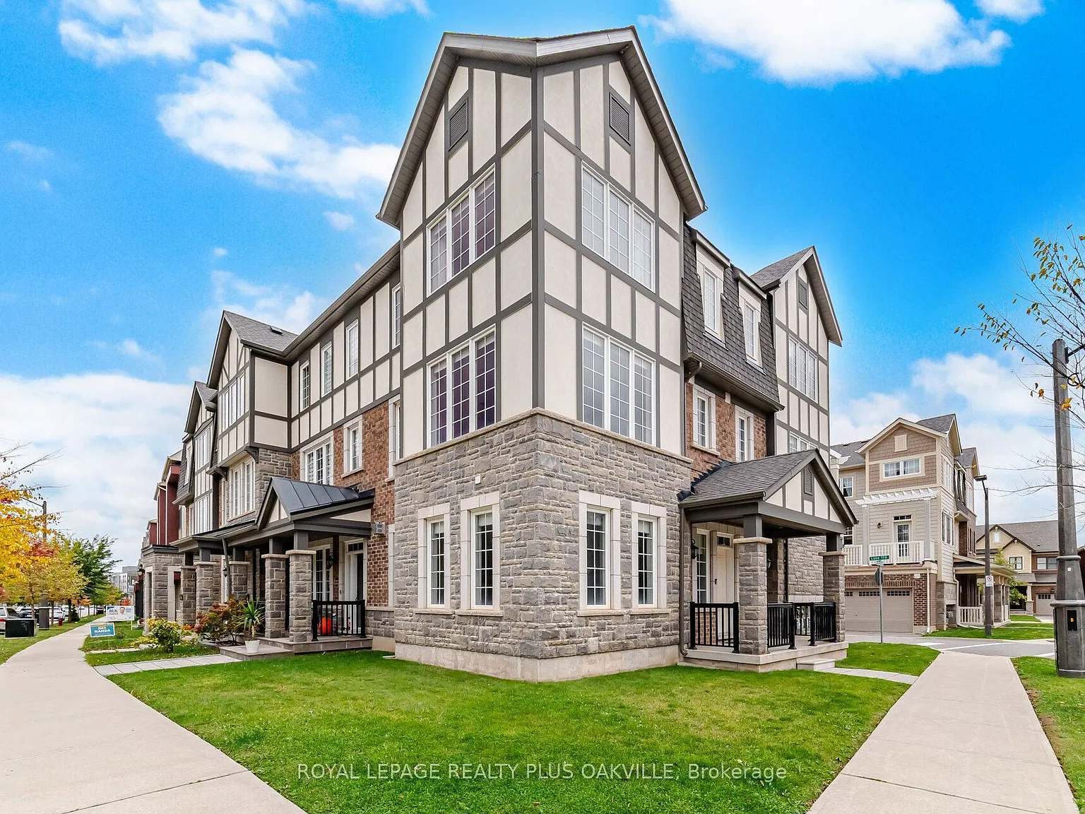 4 bed, $3,900 — Photo 1