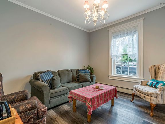 4th image of 20 Gray St