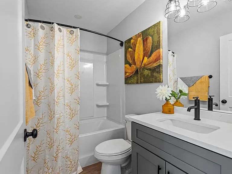 435 Saint James St NW — Photo 3