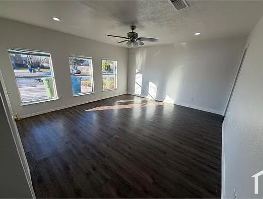 2320 Montclair Cir — Photo 19