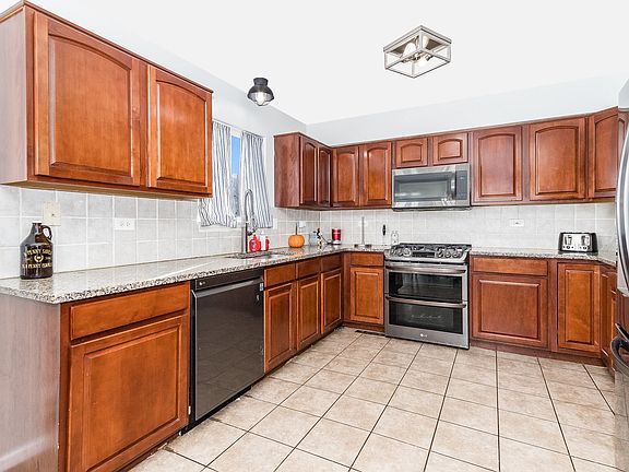 5th image of 1004 Mazalin Dr