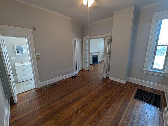 3rd image of 225 Fosdick St Floor 1