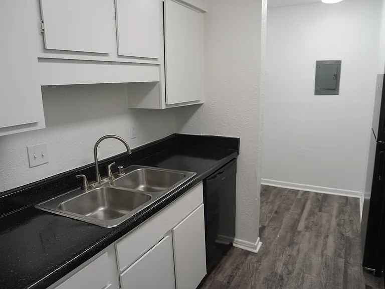 The Raintree Apartments — Photo 10