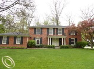 33833 Hunters Pointe Rd, Farmington Hills, MI 48331