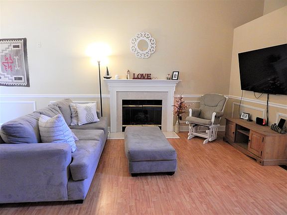 3rd image of 1016 Edenbridge Way