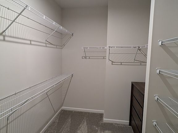 5th image of 14 Nicholas Dr E