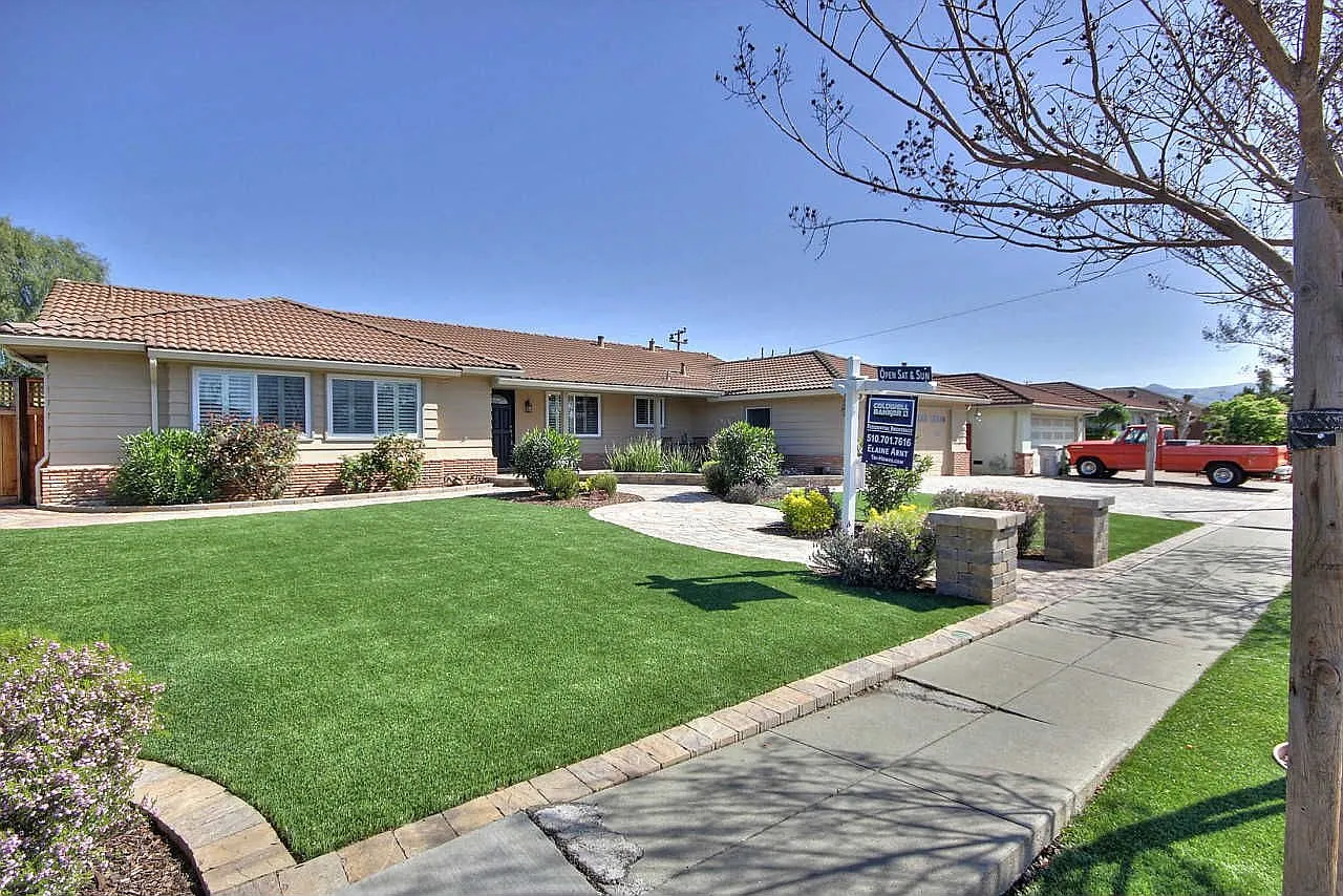 38684 Kimbro St photo 1