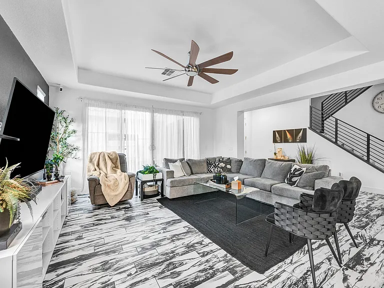 233 Castellari Dr — Photo 30