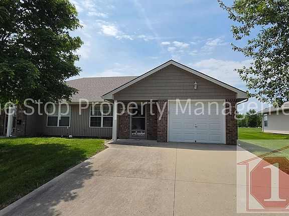3rd image of 1107 NW Willow Dr