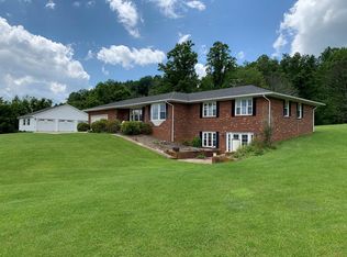 922 Springwillow Dr, Hillsville, VA 24343