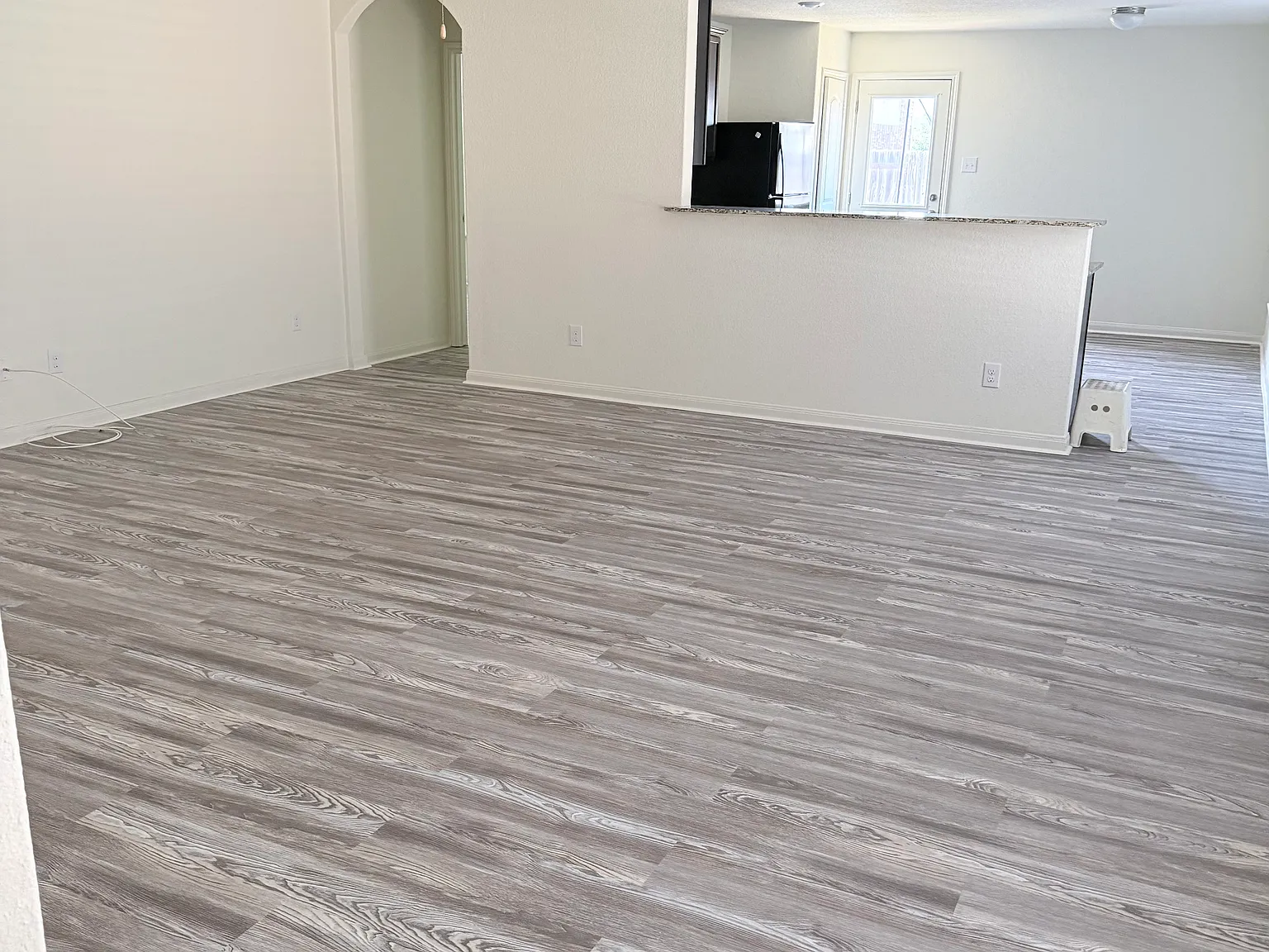 3 bed, 1305 sqft, $1,850 — Photo 2