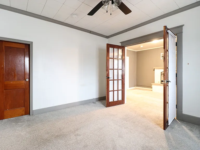 403 Laurel St — Photo 4