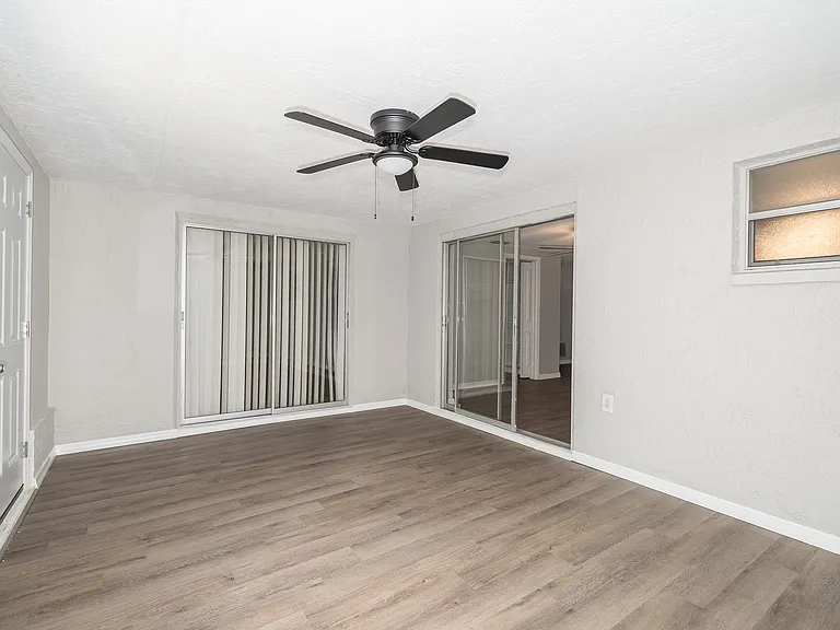 7911 Foxwood Dr — Photo 17