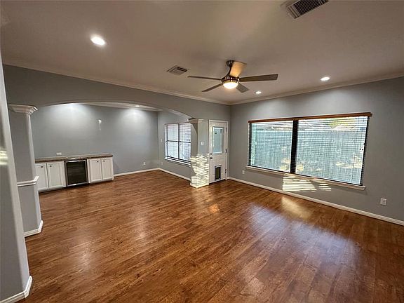 2nd image of 2052 Glencove Dr