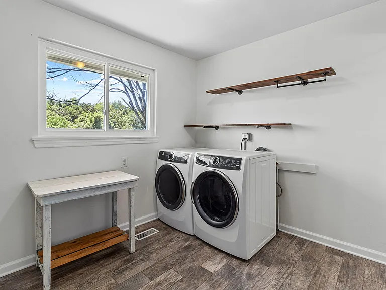 969 Henderson Ave — Photo 41