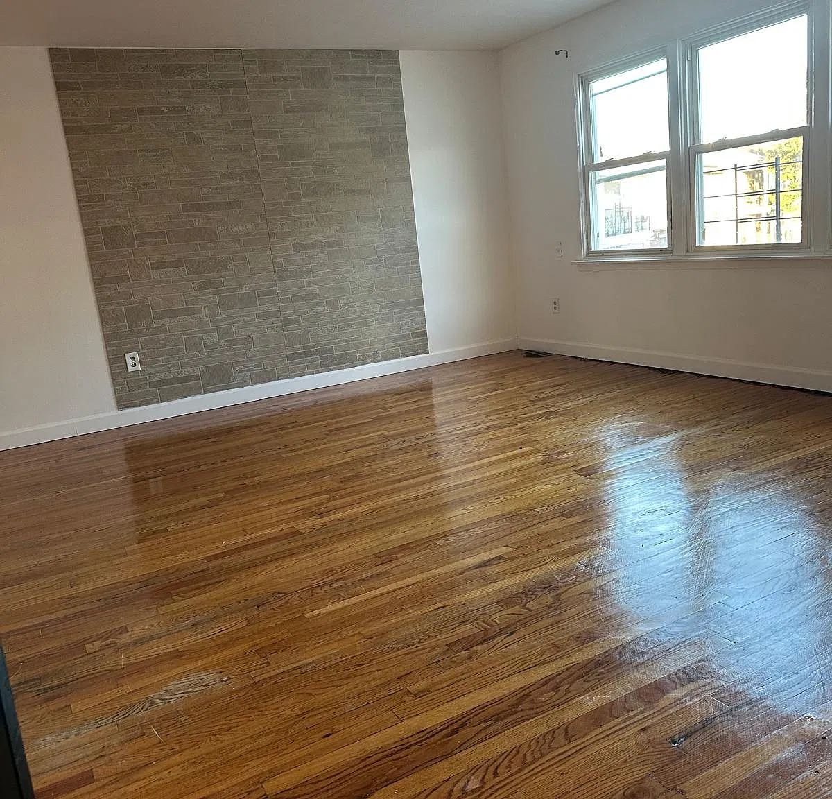 3 bed, 2256 sqft, $3,200 — Photo 2