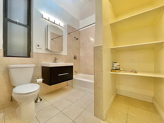 Rented by Lucas X Realty LLC | media 9