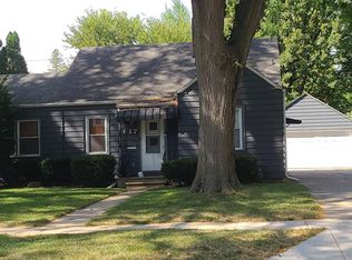 617 E Morgan St, Dixon, IL 61021