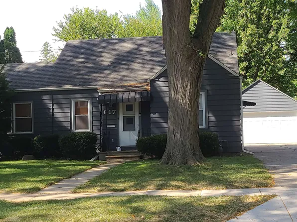 617 E Morgan St, Dixon, IL 61021