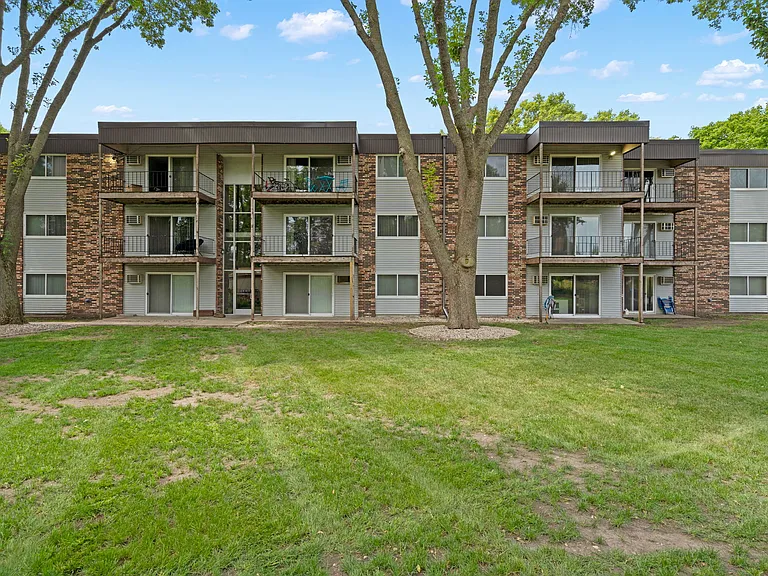 The Edge Apartments — Photo 7