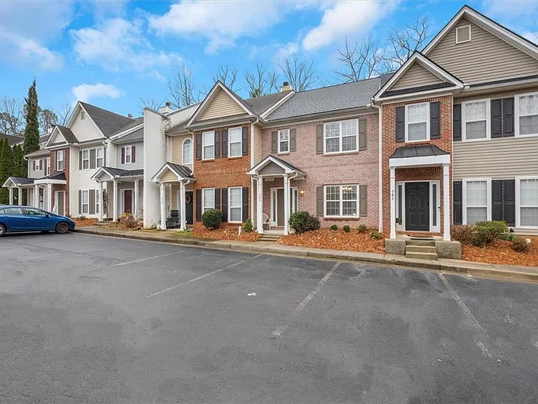 940 Tree Creek Blvd — Photo 3