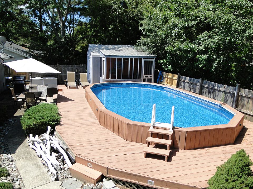 Pool has new liner and pump