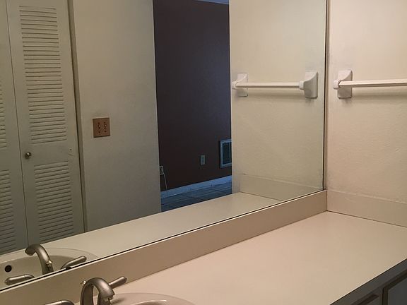3rd image of 281 Rogers Ct