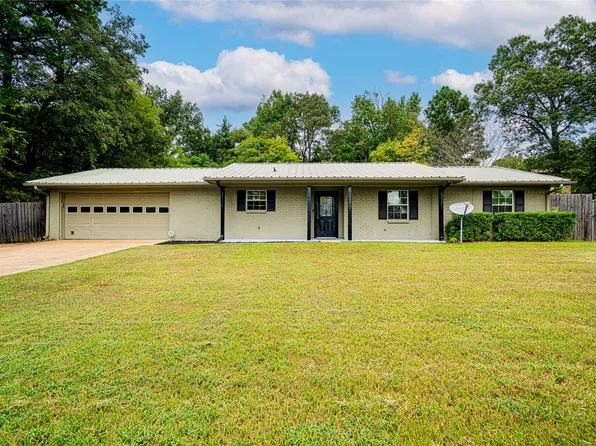 1217 Lakeview Dr, Lone Star, TX 75668
