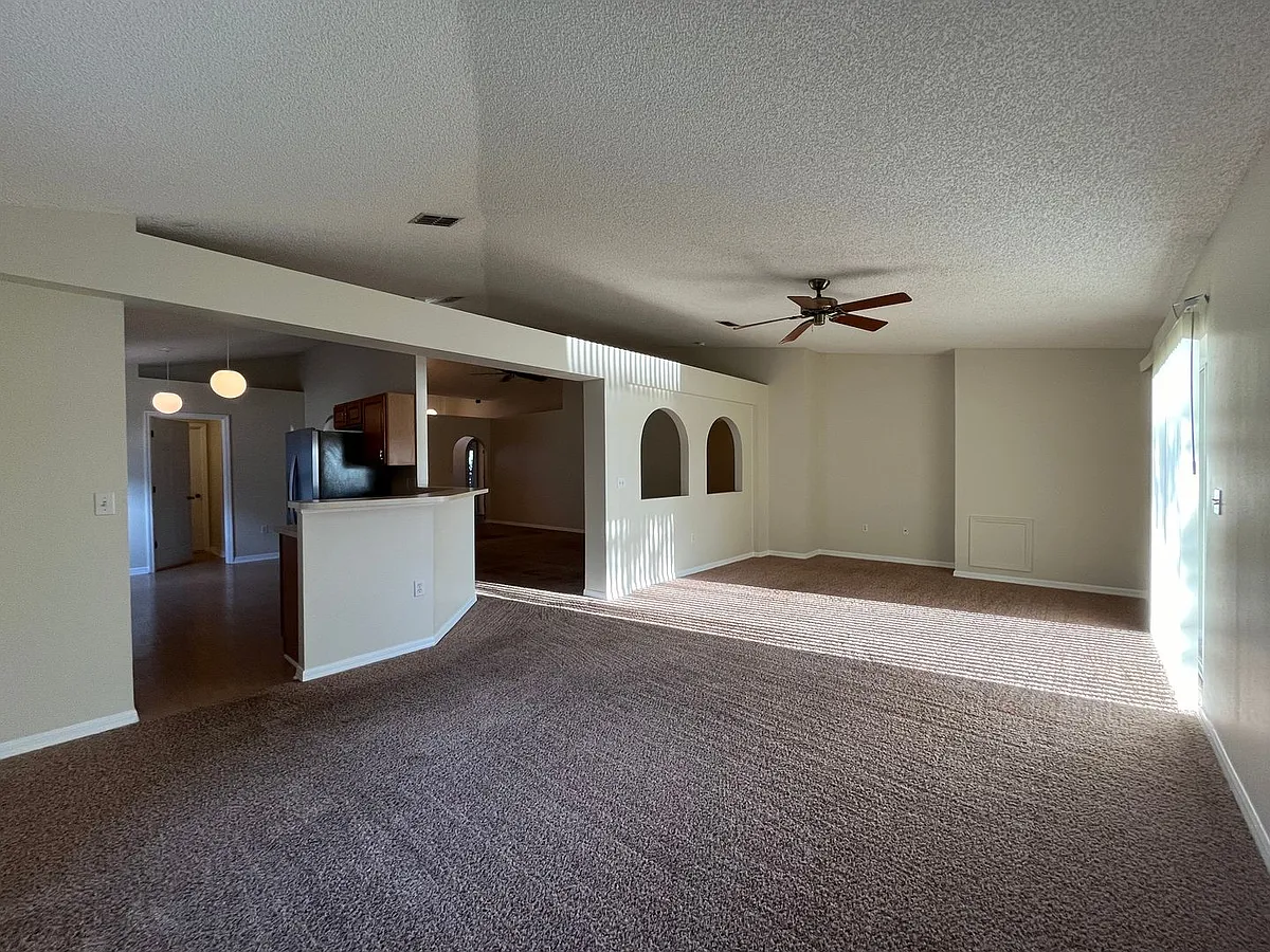 Building Photo - 1723 Vista Lake Cir