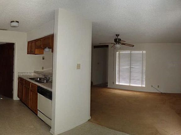 3rd image of 1302 Covey Ln APT C
