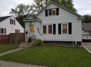 305 13th St S, Moorhead, MN 56560