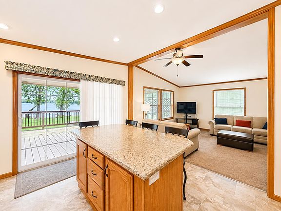 3rd image of 170 Grouse Ct