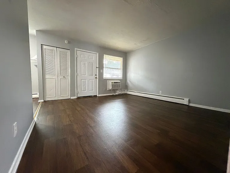 Cedar Chase Apartments — Photo 11