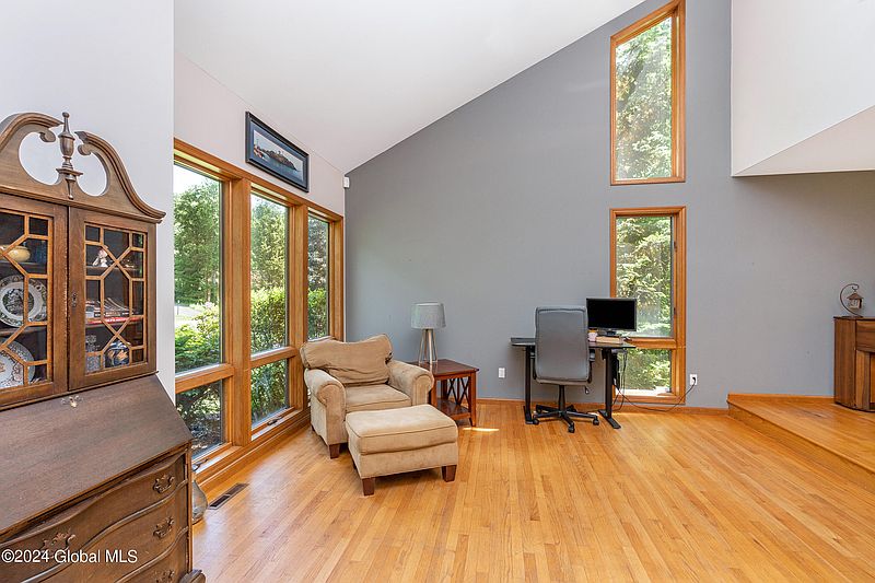 3rd image of 14 Sheffield Drive