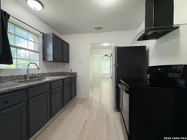 3 bed, 2.0 bath, 1457 sqft, $1,550 — Photo 2