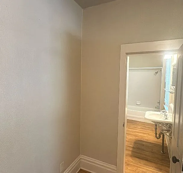 523 W Hays St — Photo 7