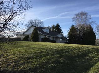 W305N6519 Beaver View Rd, Hartland, WI 53029