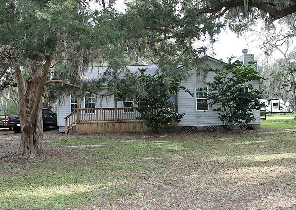Cozy Home Nestled in quiet neighbor hood