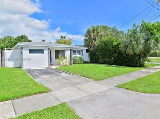 104 SW 7th St, Hallandale, FL 33009