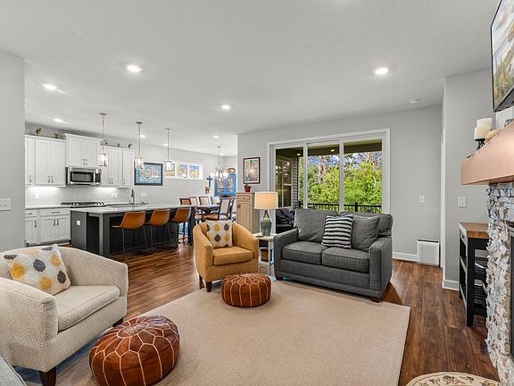 3rd image of 8034 Glenwood Dr