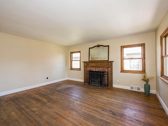 3rd image of 647 Eastmoor Blvd