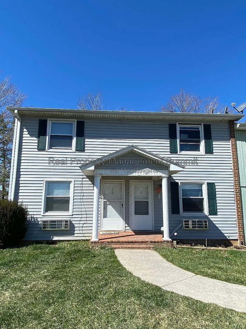 2 bed, 1.0 bath, 768 sqft, $1,200 — Photo 1