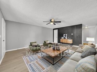 1903 Chateau Dr, Harrisonville, MO 64701