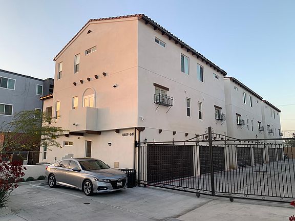 Garage access and guest parking spaces