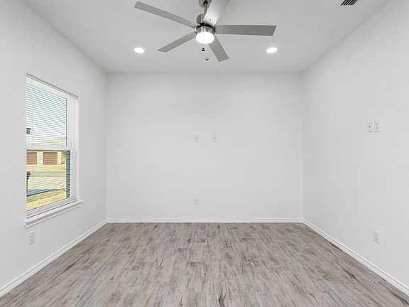 4th image of 2327 N Valley Cir #B