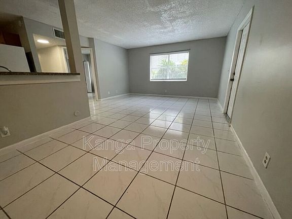 4th image of 11423 NW 35th St