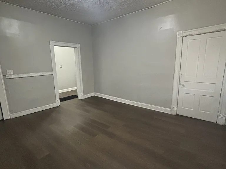 420 Montana Ave — Photo 3