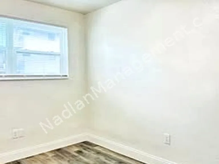 1545 NW 8th Ave — Photo 40