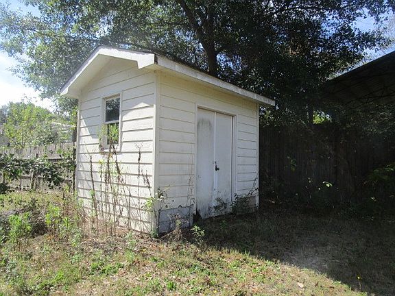 2nd image of 379 Lee Road 0885